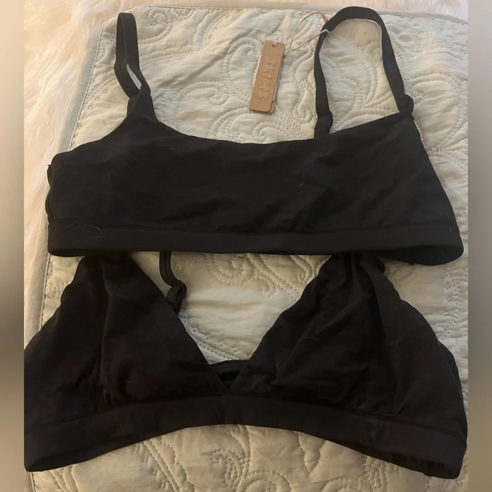NWT Women’s SKIMS ONYX Scoop 
get crossover skims in good condition
FREE. - Picture 3 of 4